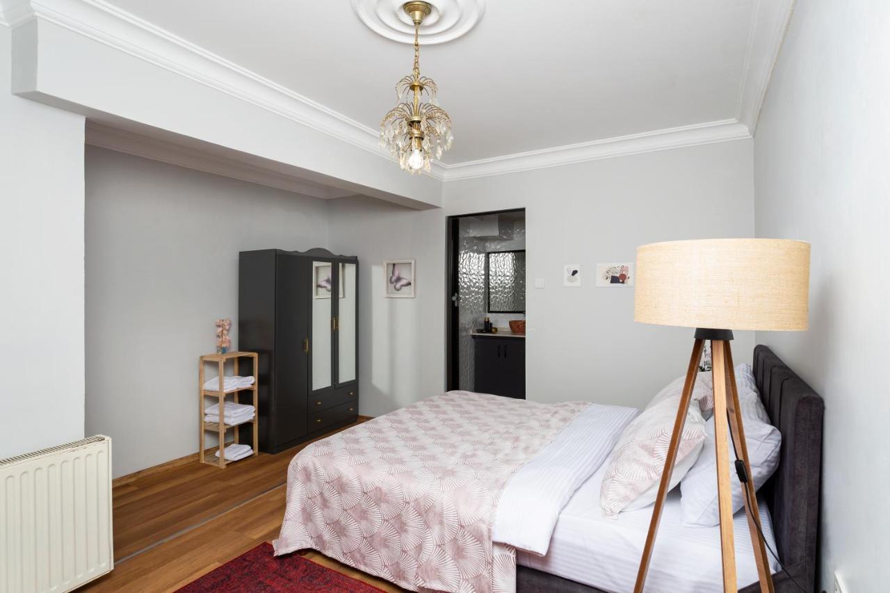 8 Rooms House Balcova Exterior photo