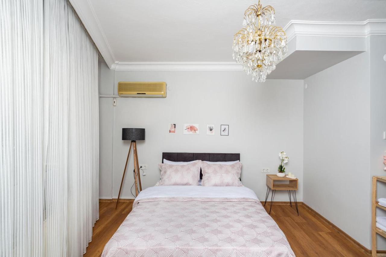 8 Rooms House Balcova Exterior photo
