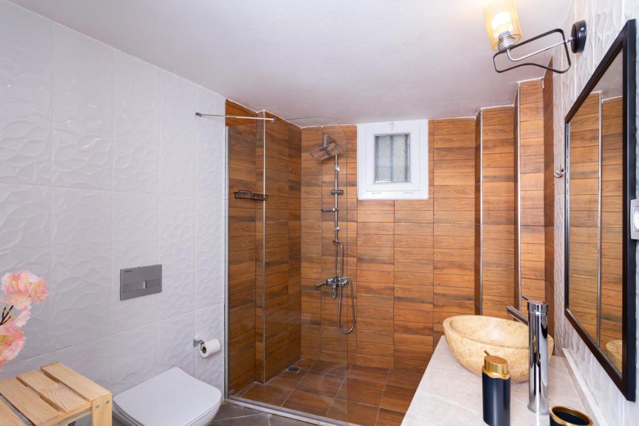 8 Rooms House Balcova Exterior photo