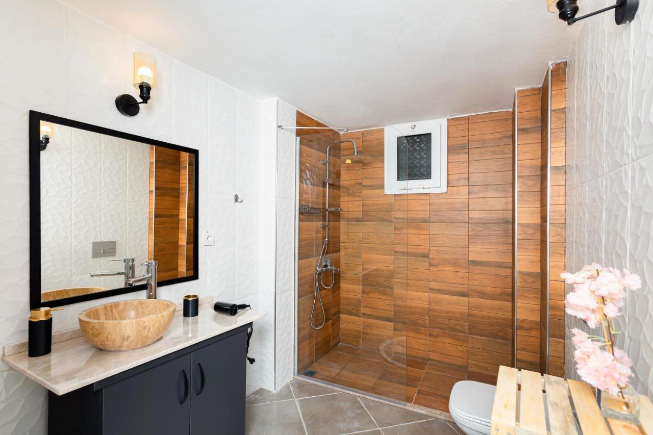 8 Rooms House Balcova Exterior photo